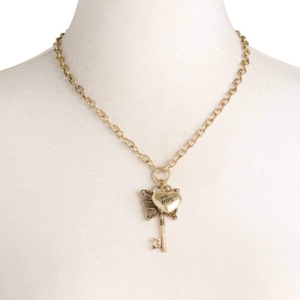 BETSEY JOHNSON Butterfly Key and Lock Pendant Boho Hippie Antiqued Necklace NWT - Picture 8 of 9